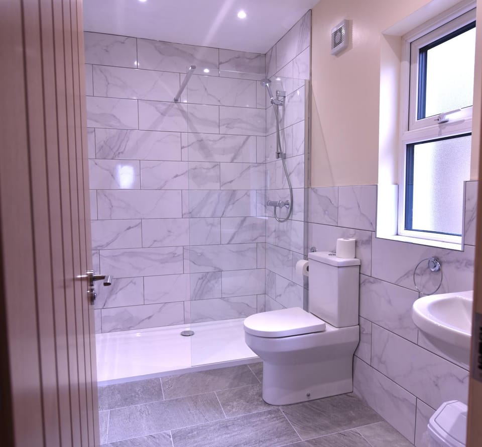 Shower, Toilet
