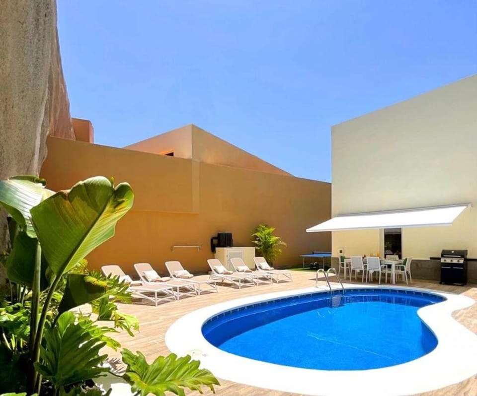 Property building, Swimming pool