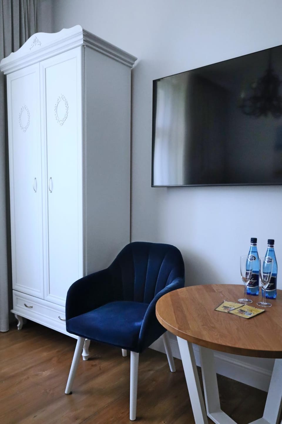 TV and multimedia, wardrobe