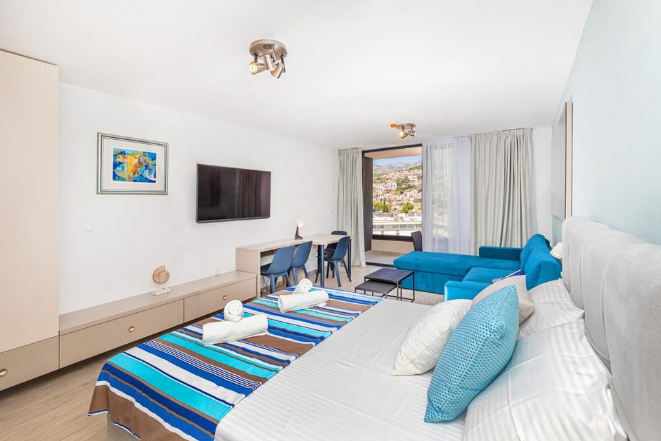 Living room, Bedroom