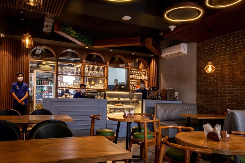 Restaurant/places to eat, Lounge or bar