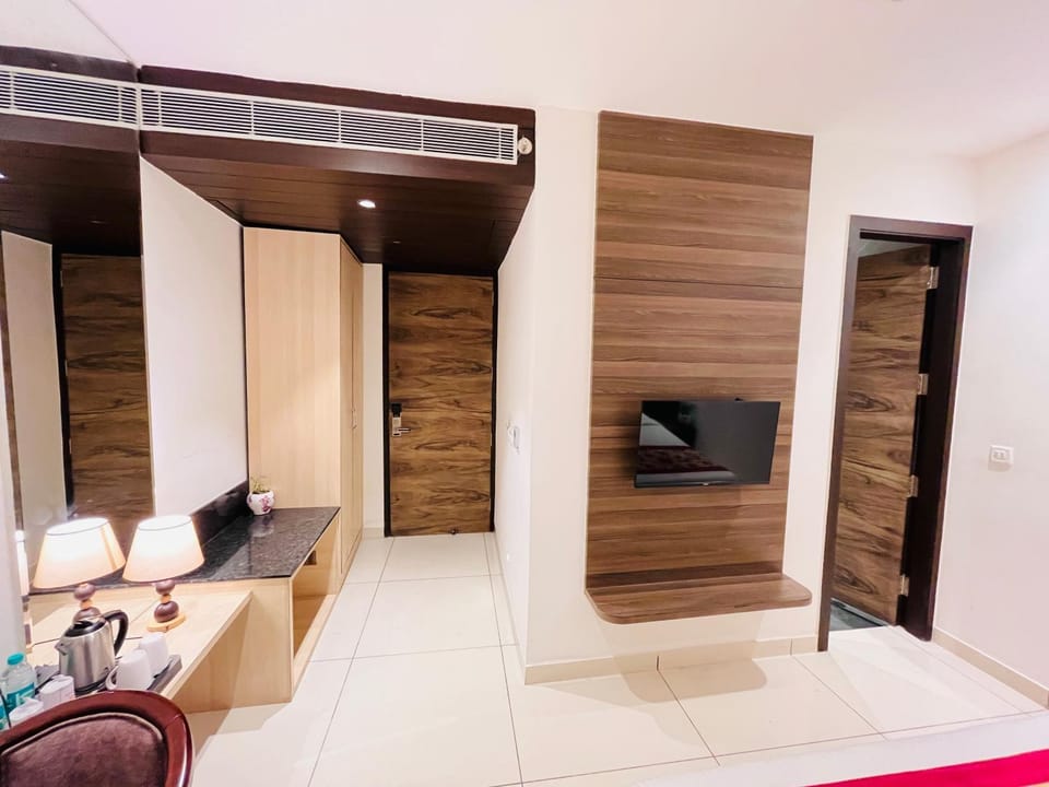 TV and multimedia, Seating area, wardrobe