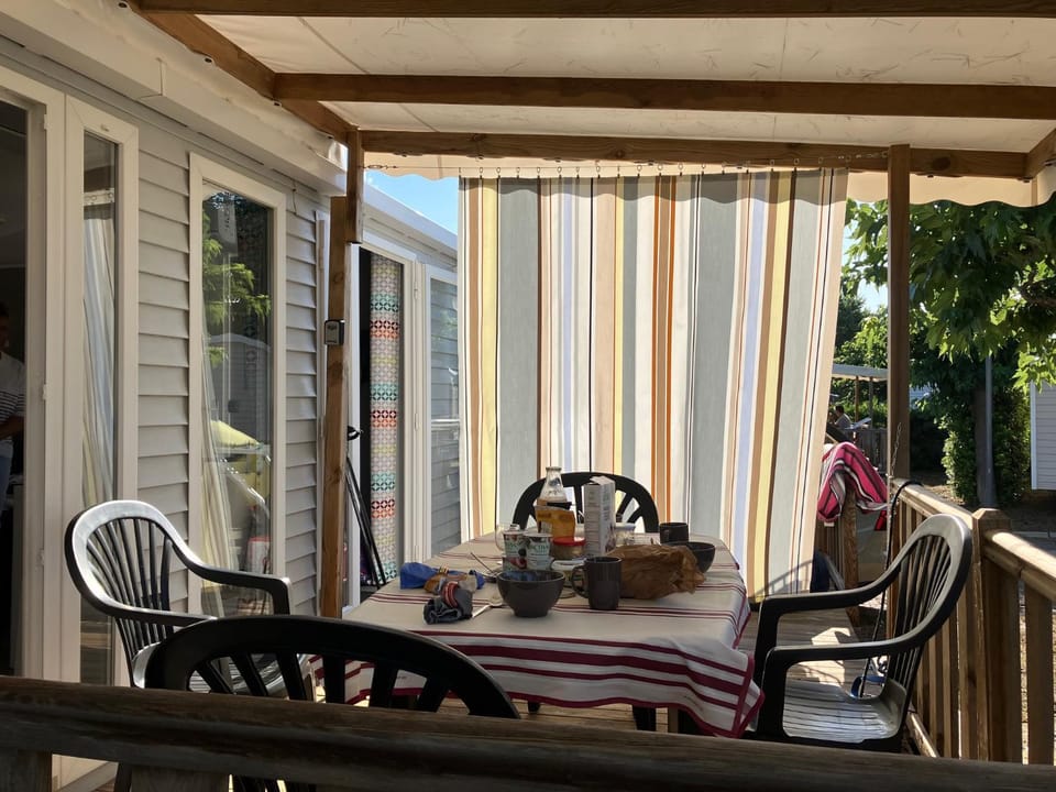 Patio, Dining area