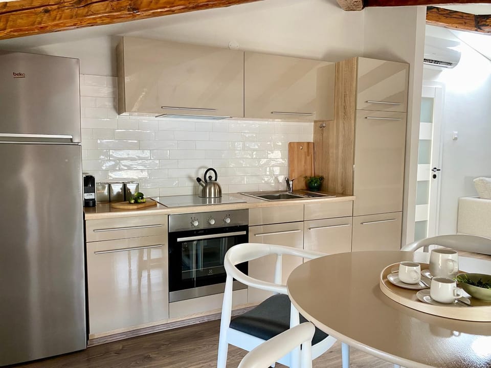 Coffee/tea facilities, pet friendly, stove, toaster, kitchen
