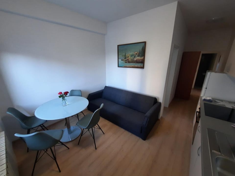 Kitchen or kitchenette, Living room, Seating area