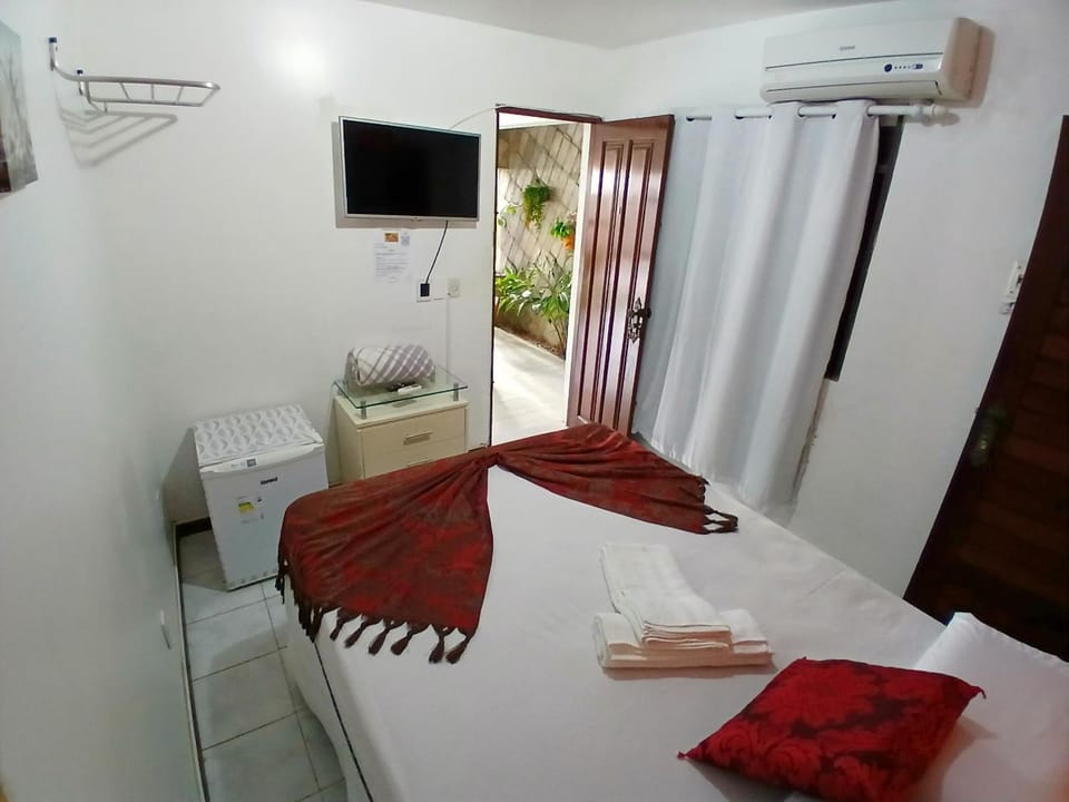 Bed, TV and multimedia, Bedroom, towels, air conditioner