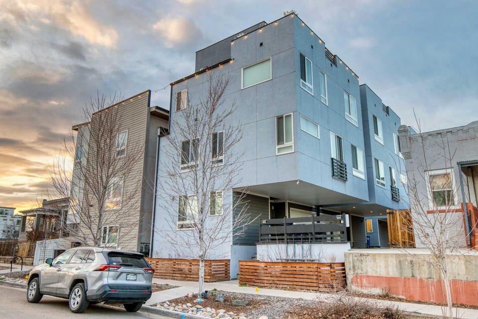 Walk to Empower Field: Townhome w/ Hot Tub! House in Denver