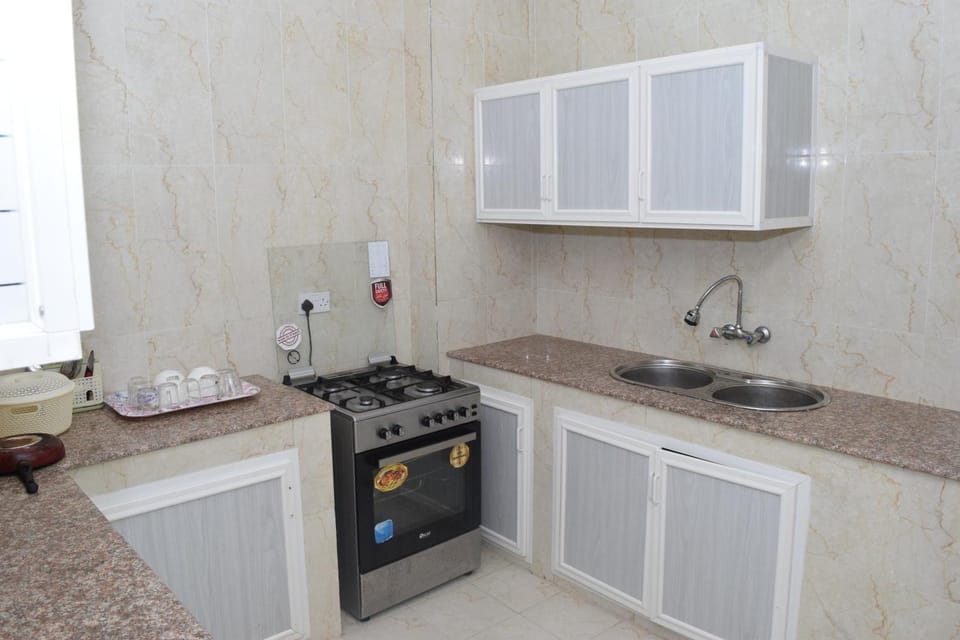 Kitchen or kitchenette, pet friendly, stove