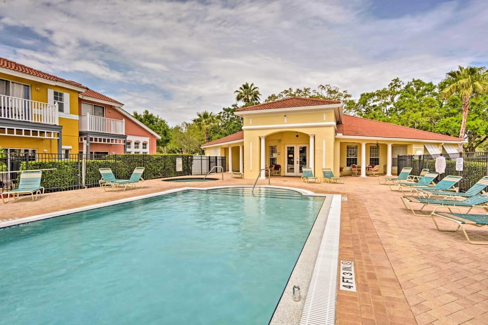 Townhome in Berkeley Lake Resort, 9 Mi to WDW! House in Kissimmee