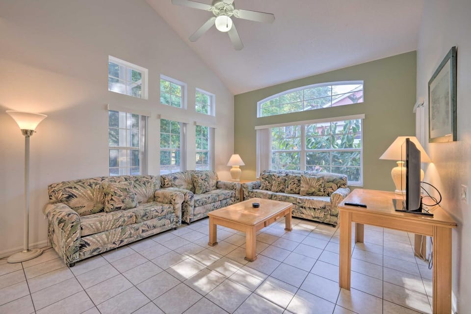 Townhome in Berkeley Lake Resort, 9 Mi to WDW! House in Kissimmee