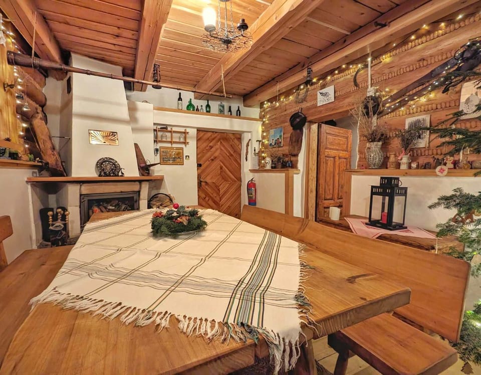 Góralska Chata Bystre z 1863r Chalet in Slovakia