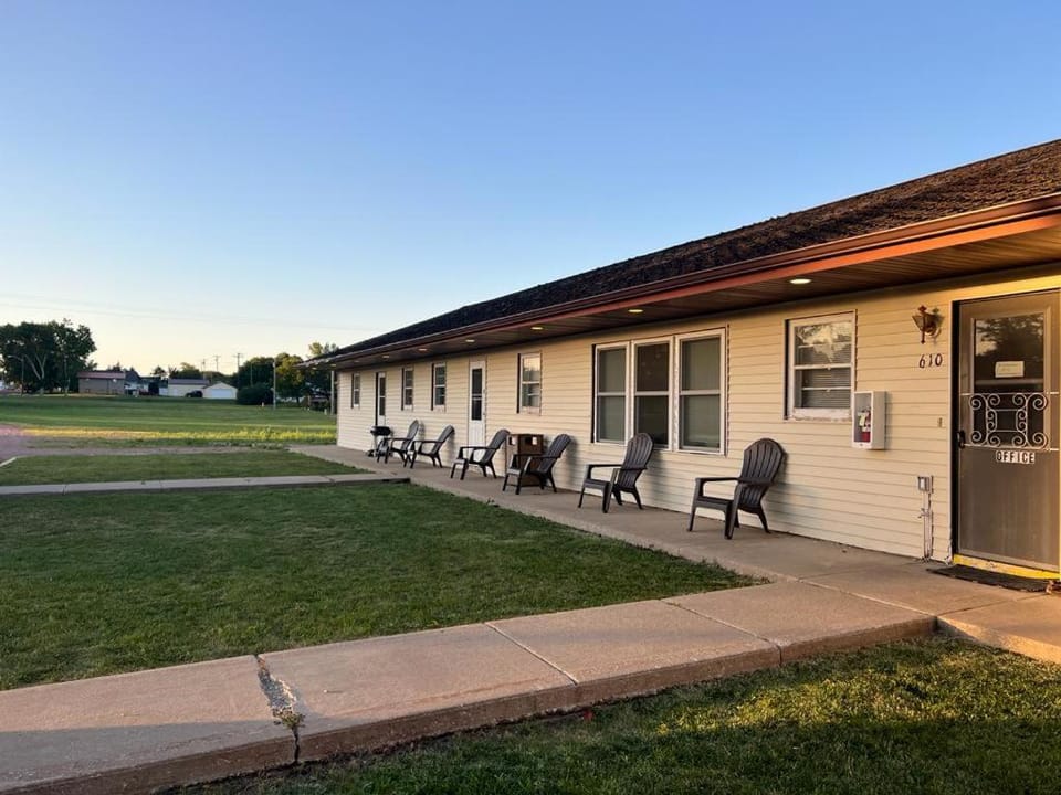 Whetstone Bay Lodge Hotel in South Dakota