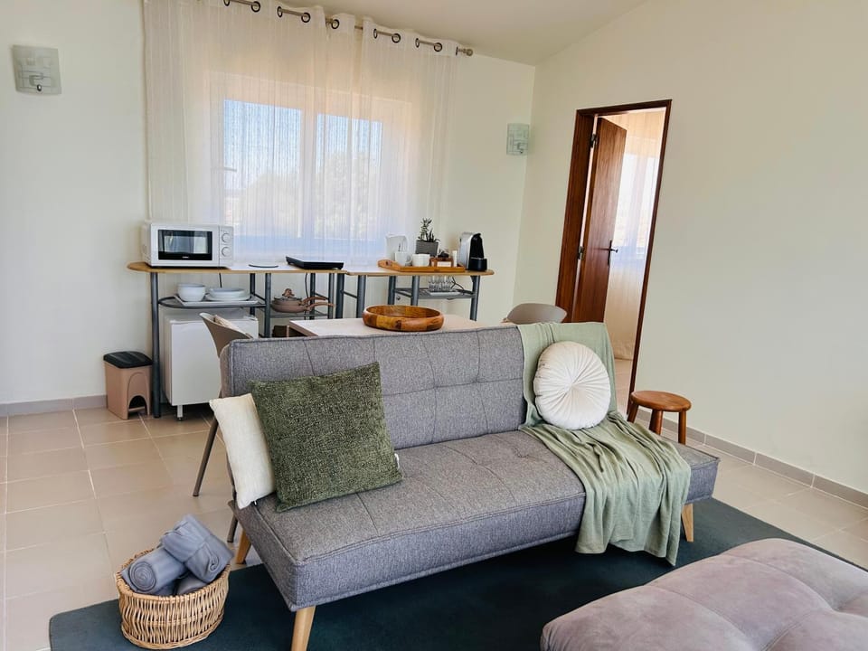 Kitchen or kitchenette, Living room, Dining area, minibar