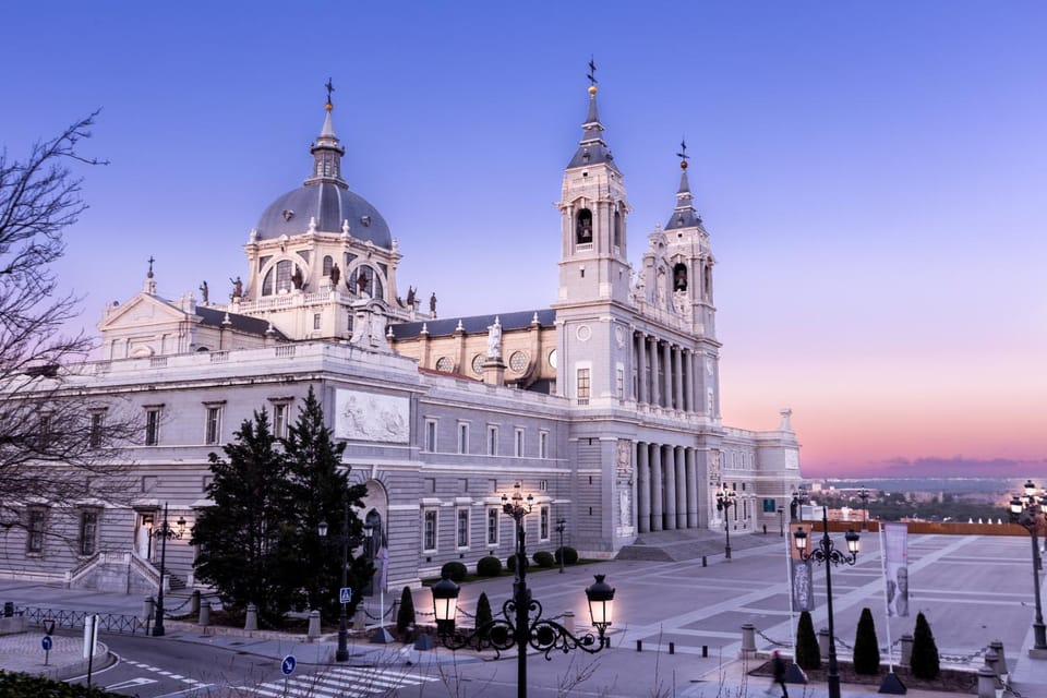 Nearby landmark, Landmark view, Location