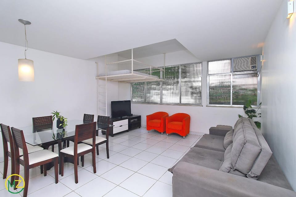 Spacious 2 bedroom apartment in Leme Apartment in Rio de Janeiro