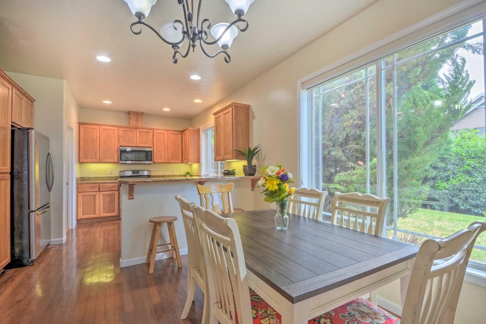 Charming Medford Getaway about 4 Miles to Downtown! House in Medford