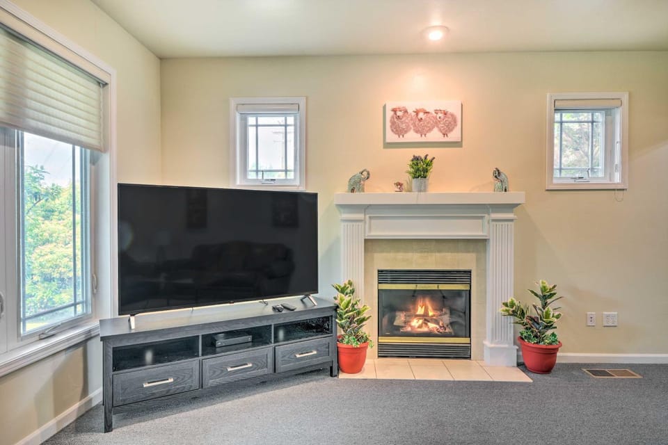 Charming Medford Getaway about 4 Miles to Downtown! House in Medford