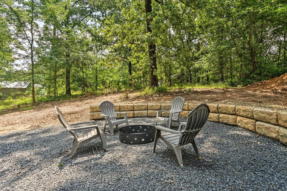 Hot Tub Relaxation! Dreamy Cabin Near Beavers Bend Cabin in Broken Bow