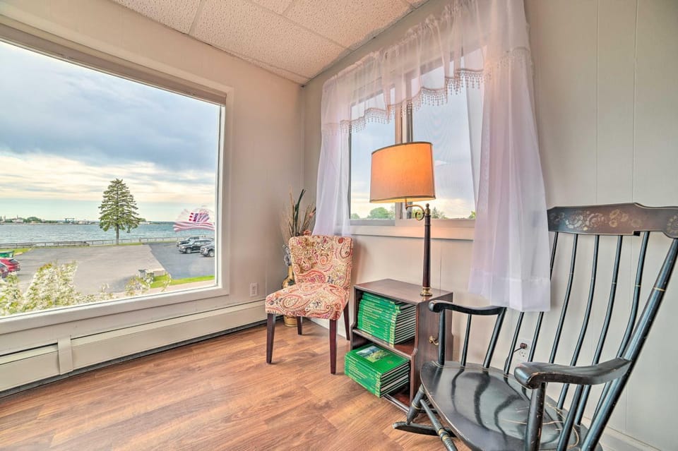 Walkable St Ignace Condo w/ Lake Huron Views House in Saint Ignace