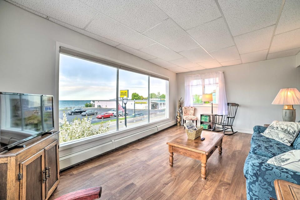 Walkable St Ignace Condo w/ Lake Huron Views House in Saint Ignace