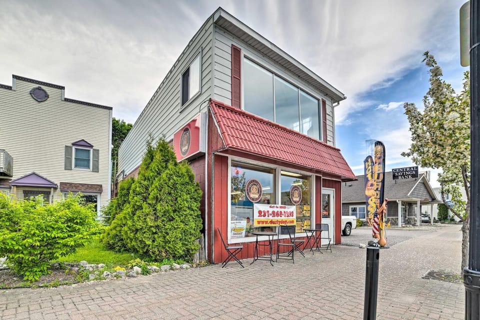Walkable St Ignace Condo w/ Lake Huron Views House in Saint Ignace