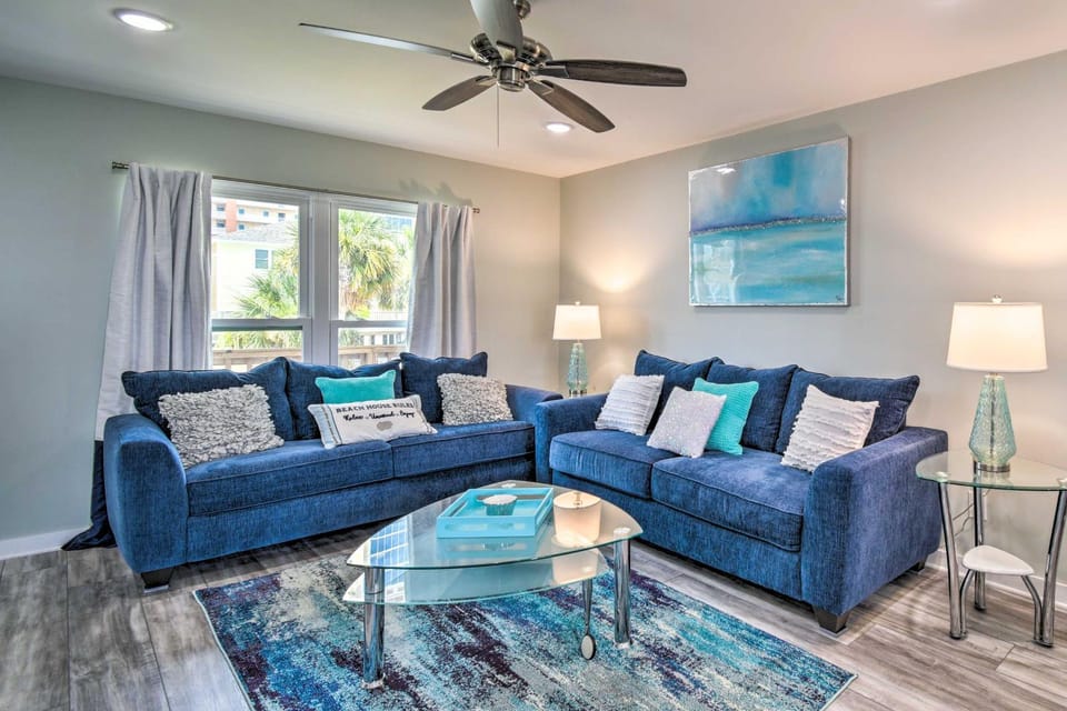 Gulf Shores Condo - Walk to Beach & Restaurants! House in Gulf Shores