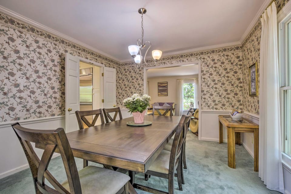 Durham Rare Waterfront Gem: Close to Everything! House in Durham