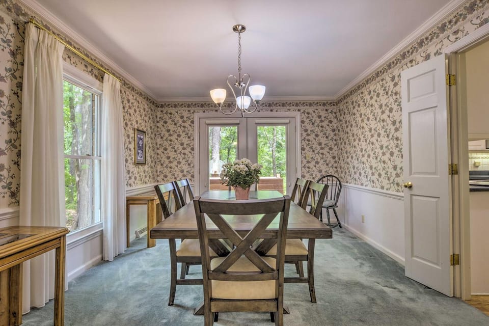 Durham Rare Waterfront Gem: Close to Everything! House in Durham