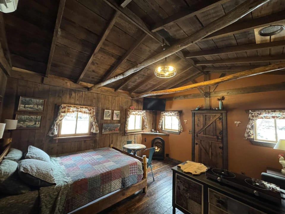 Kitchen or kitchenette, Bedroom