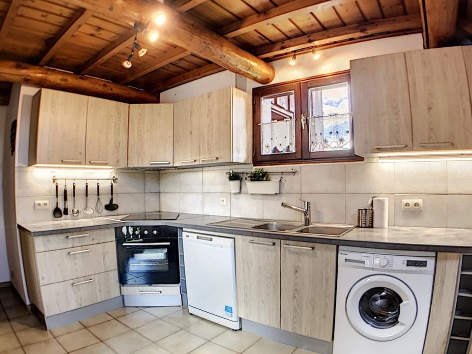 Chalet spacieux tout confort avec billard, proche remontées - FR-1-267-174 Chalet in Villarembert