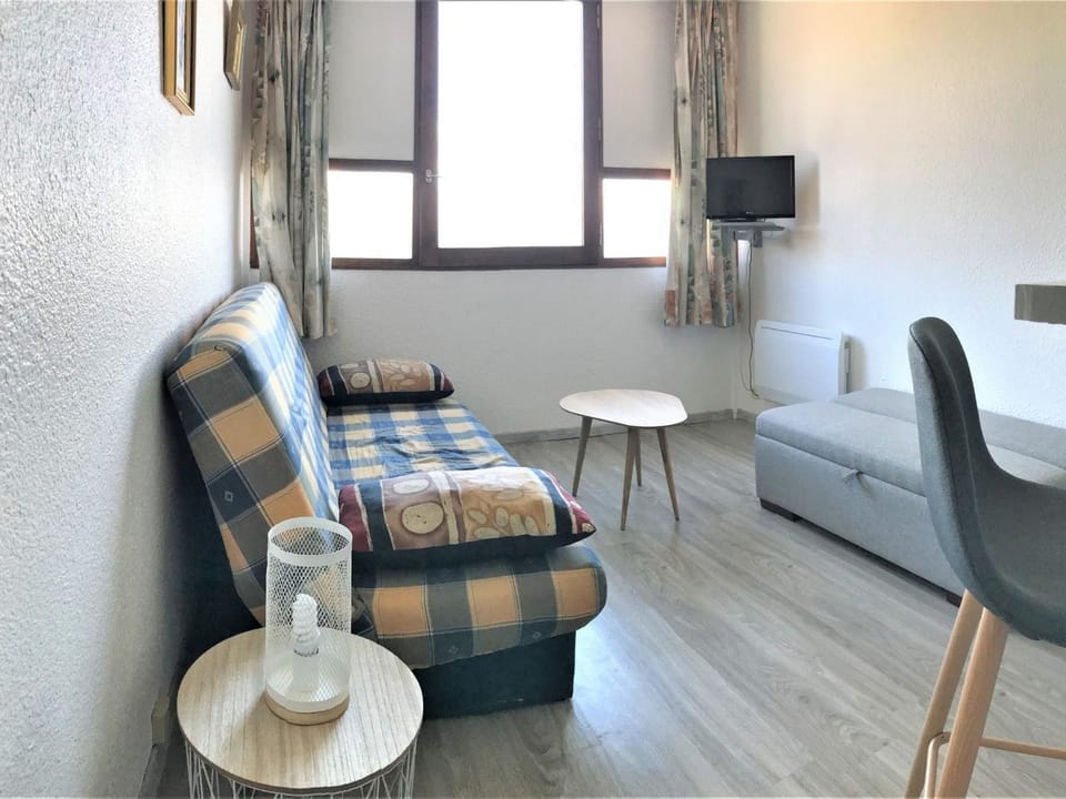 Studio rénové skis aux pieds, accès piscine - FR-1-267-201 Apartment in Villarembert