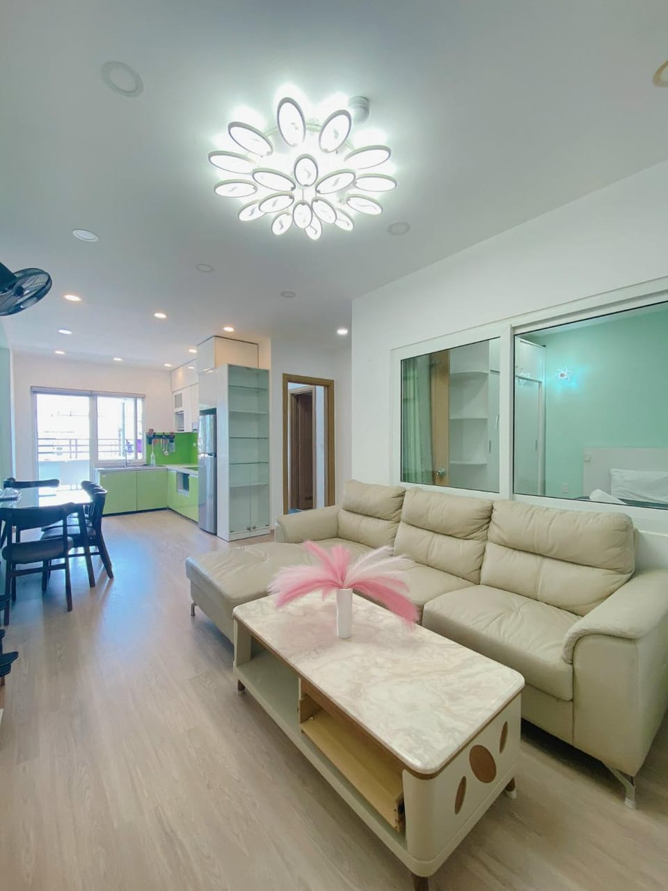 TV and multimedia, Kitchen or kitchenette, Living room, Seating area