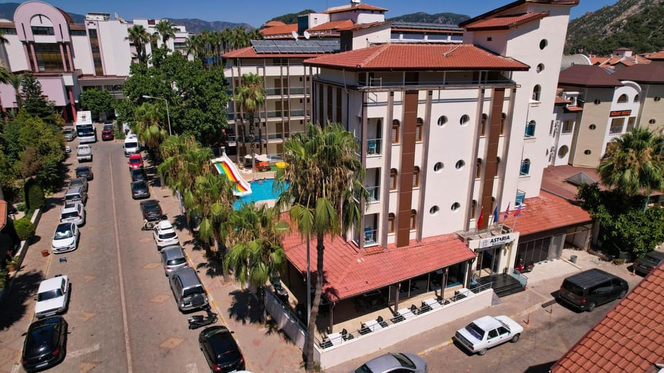 Property building, Day, Bird's eye view, City view, Pool view, Street view, Swimming pool
