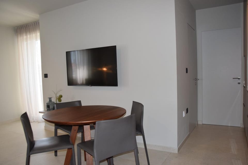 Bathroom, Dining area