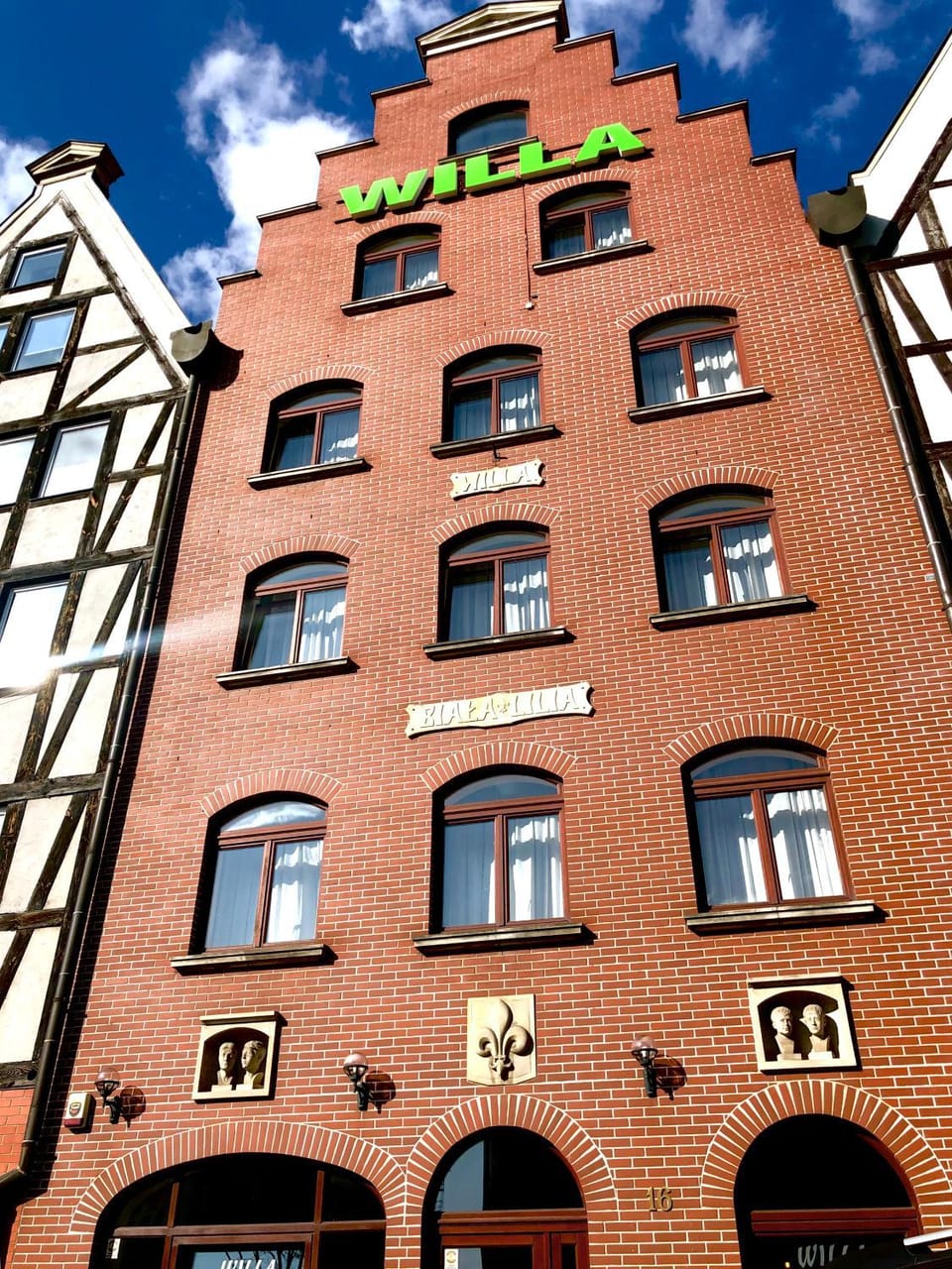 Facade/entrance
