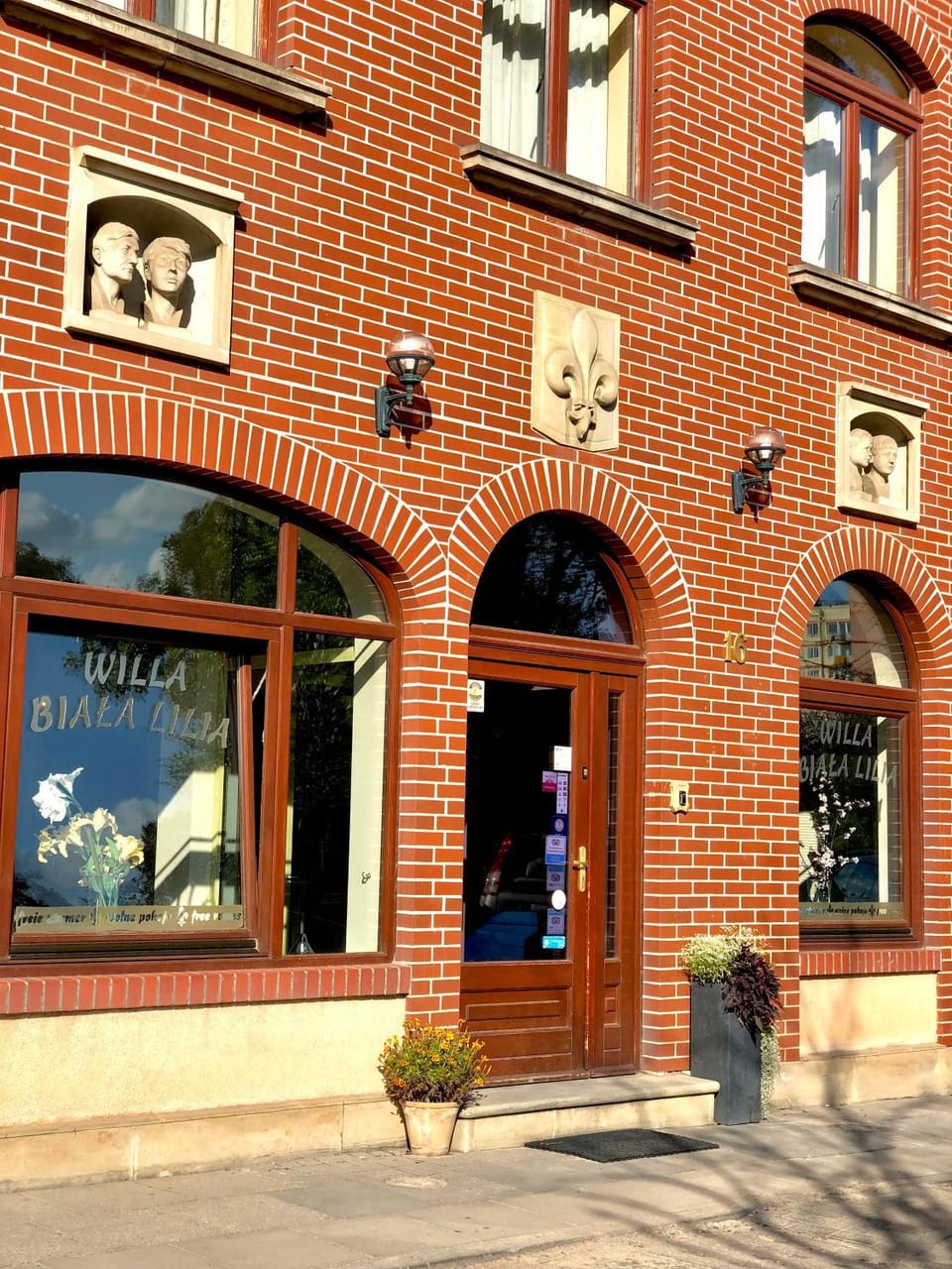 Facade/entrance