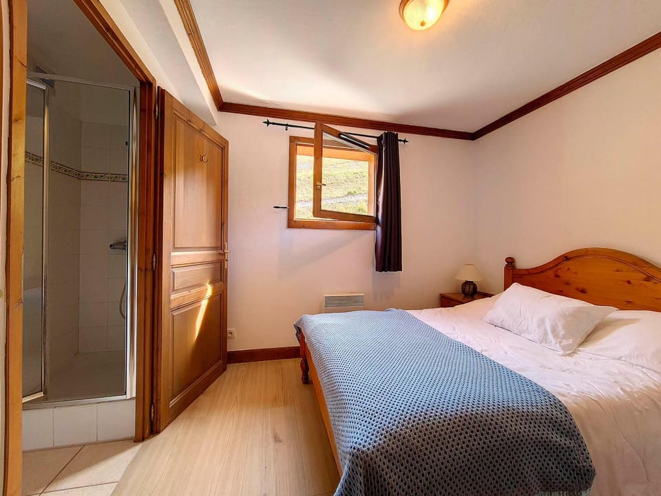Appartement spacieux - Départ ski aux pieds - Terrasse - Parking - FR-1-344-792 Apartment in Les Allues