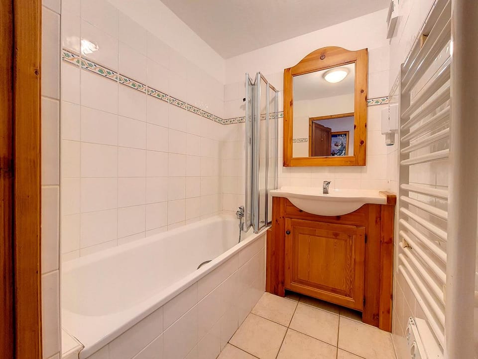 Appartement spacieux - Départ ski aux pieds - Terrasse - Parking - FR-1-344-792 Apartment in Les Allues