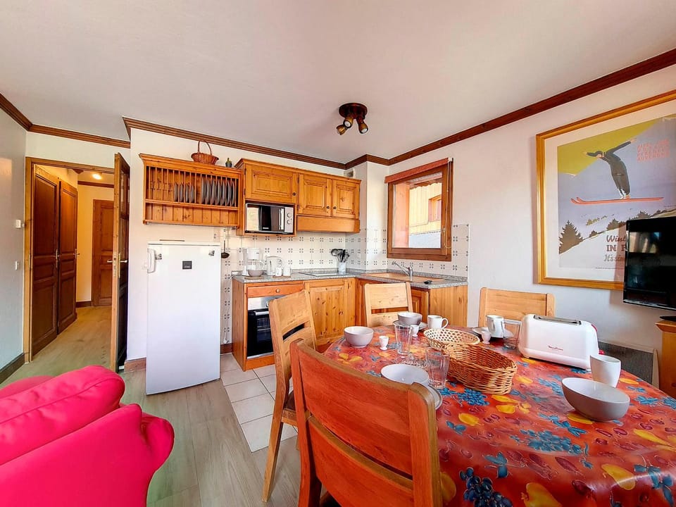 Appartement spacieux - Départ ski aux pieds - Terrasse - Parking - FR-1-344-792 Apartment in Les Allues