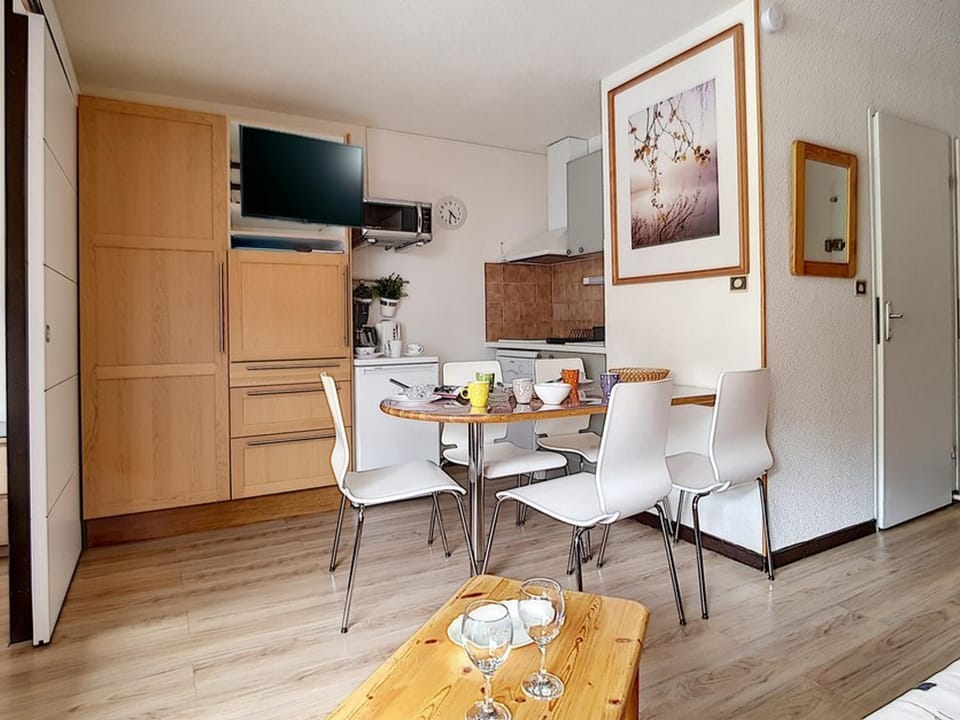 Appartement lumineux | Départ skis aux pieds | Terrasse | 4 pers. - FR-1-344-912 Apartment in Les Allues