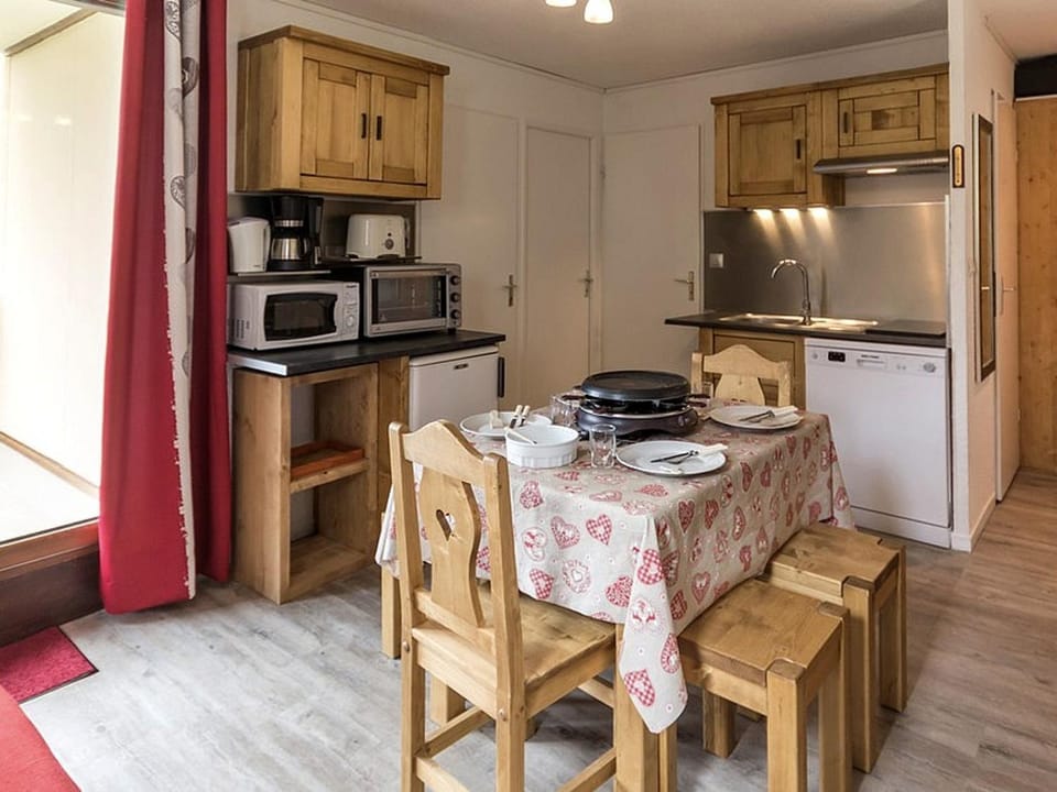 Appartement confortable 6 pers · Skis aux pieds · Balcon - FR-1-344-873 Apartment in Les Allues