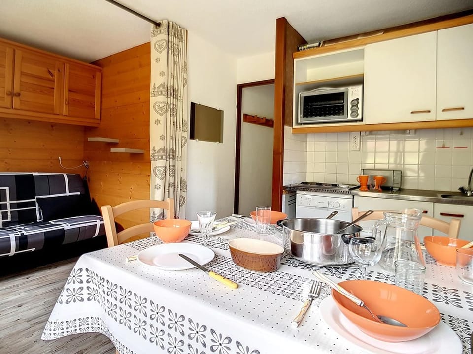Appartement confort, 5 pers, WiFi, proche pistes, balcon - FR-1-344-916 Apartment in Les Allues