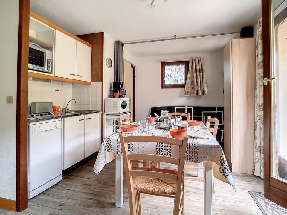 Appartement confort, 5 pers, WiFi, proche pistes, balcon - FR-1-344-916 Apartment in Les Allues