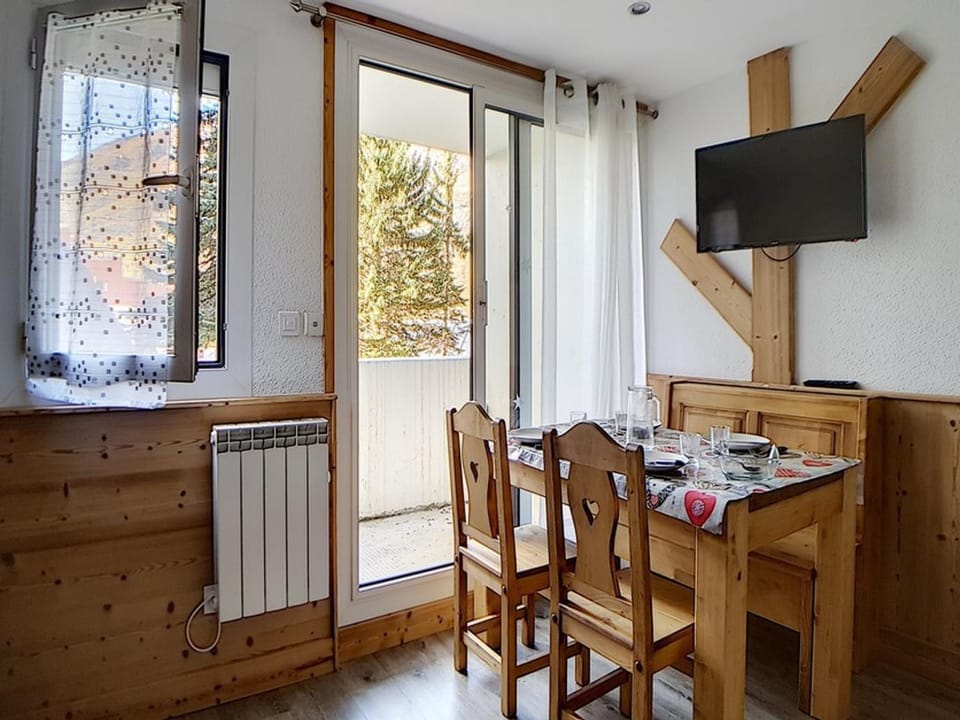 Studio rénové proche pistes avec balcon, 4 personnes - FR-1-344-909 Apartment in Les Allues