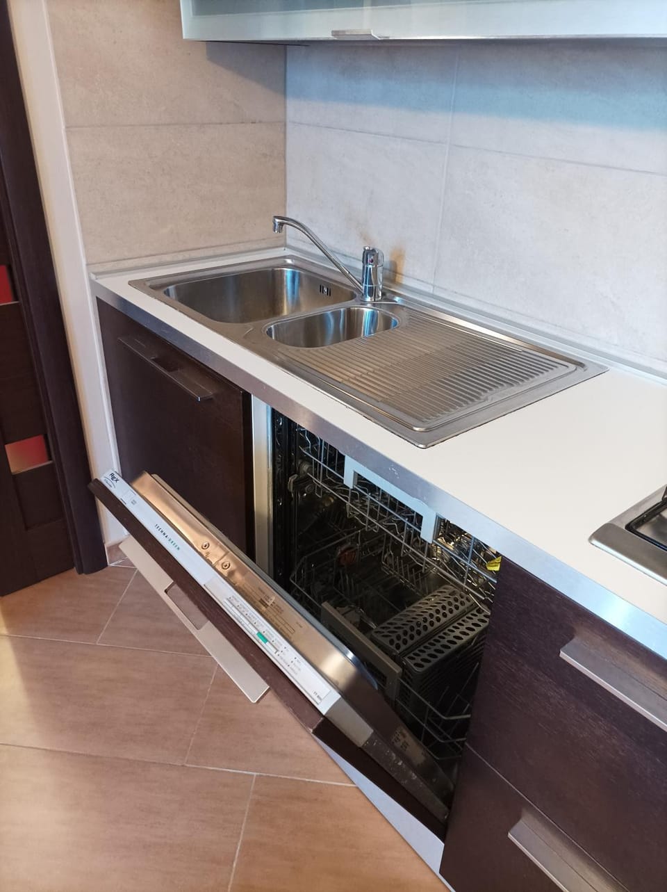 Kitchen or kitchenette, dishwasher