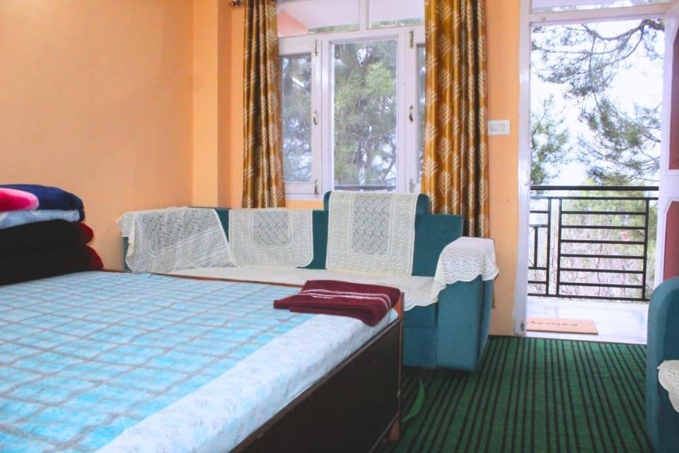 Photo of the whole room, Seating area