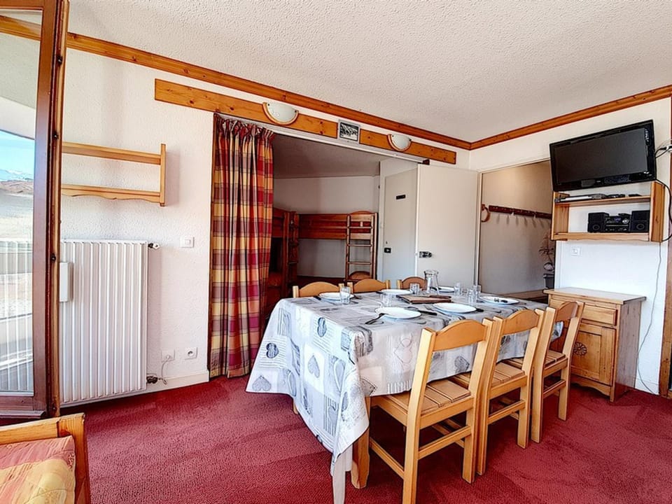 Studio lumineux ski aux pieds avec balcon - FR-1-344-959 Apartment in Les Allues