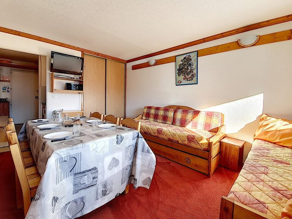 Studio lumineux ski aux pieds avec balcon - FR-1-344-959 Apartment in Les Allues