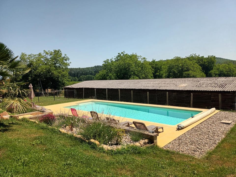 Le Séchoir des acacias, Gîte L'Orée du bois avec piscine chauffée Apartment in Occitanie