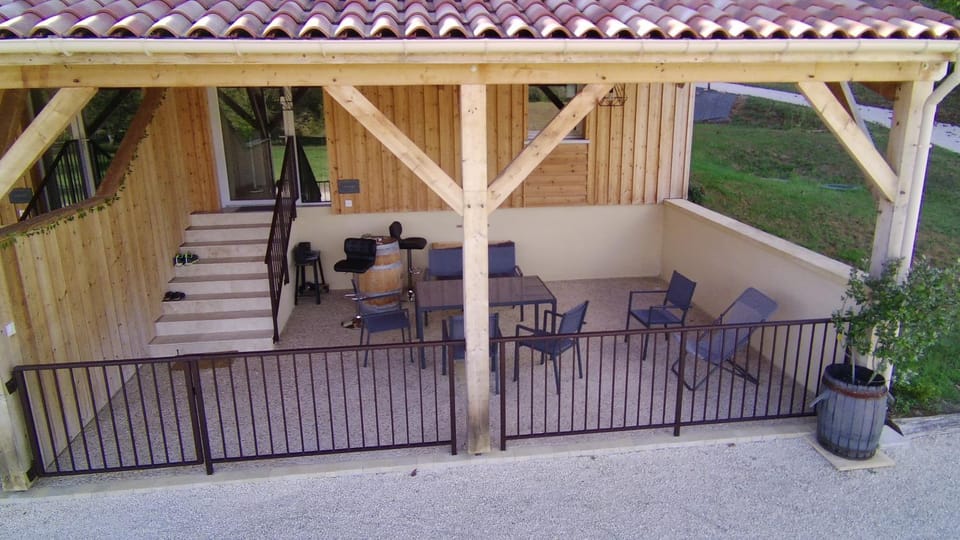 Le Séchoir des acacias, Gîte L'Orée du bois avec piscine chauffée Apartment in Occitanie